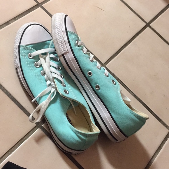 Converse - Picture 2 of 3